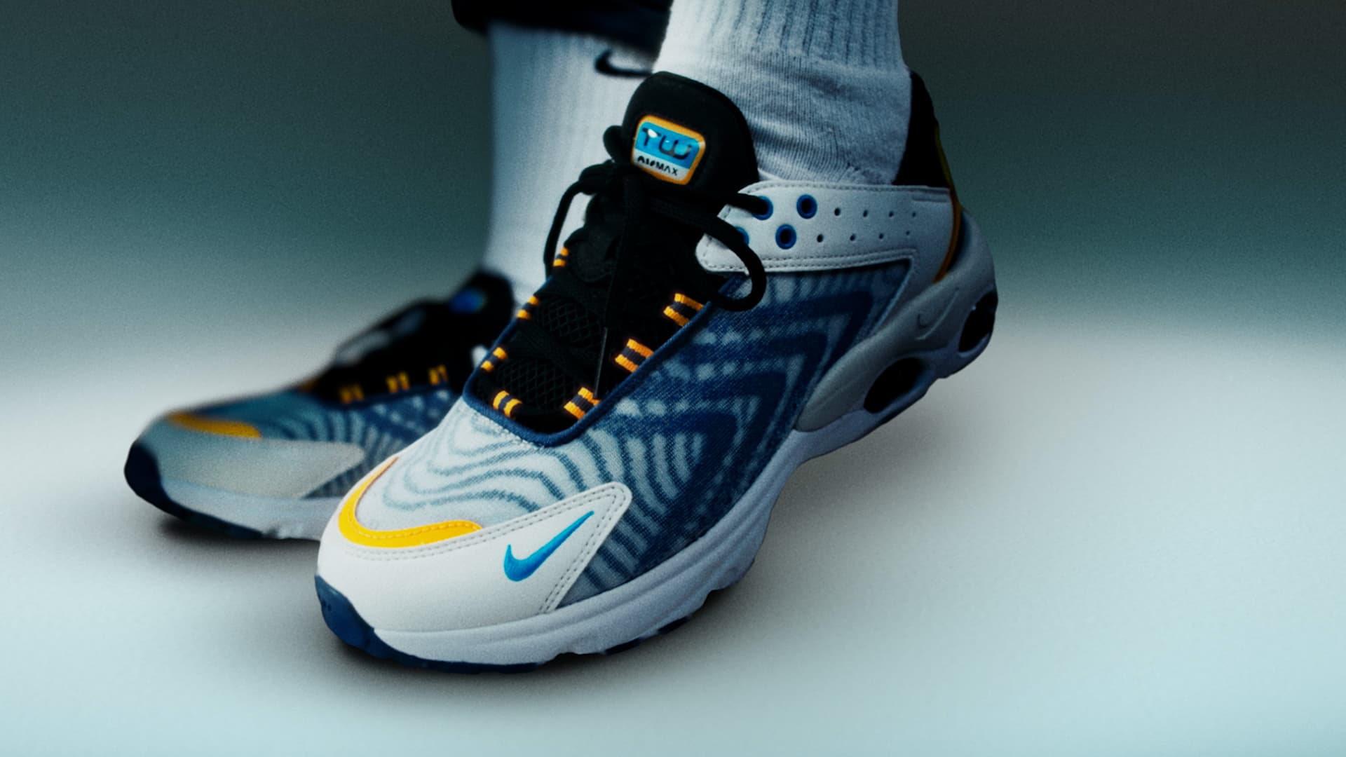 Nike Air Max Kids x Builders Club Still 30